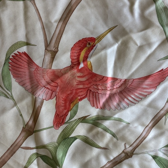 GORGEOUS Salvatore Ferragamo silk blend square scarf - Picture 4 of 6